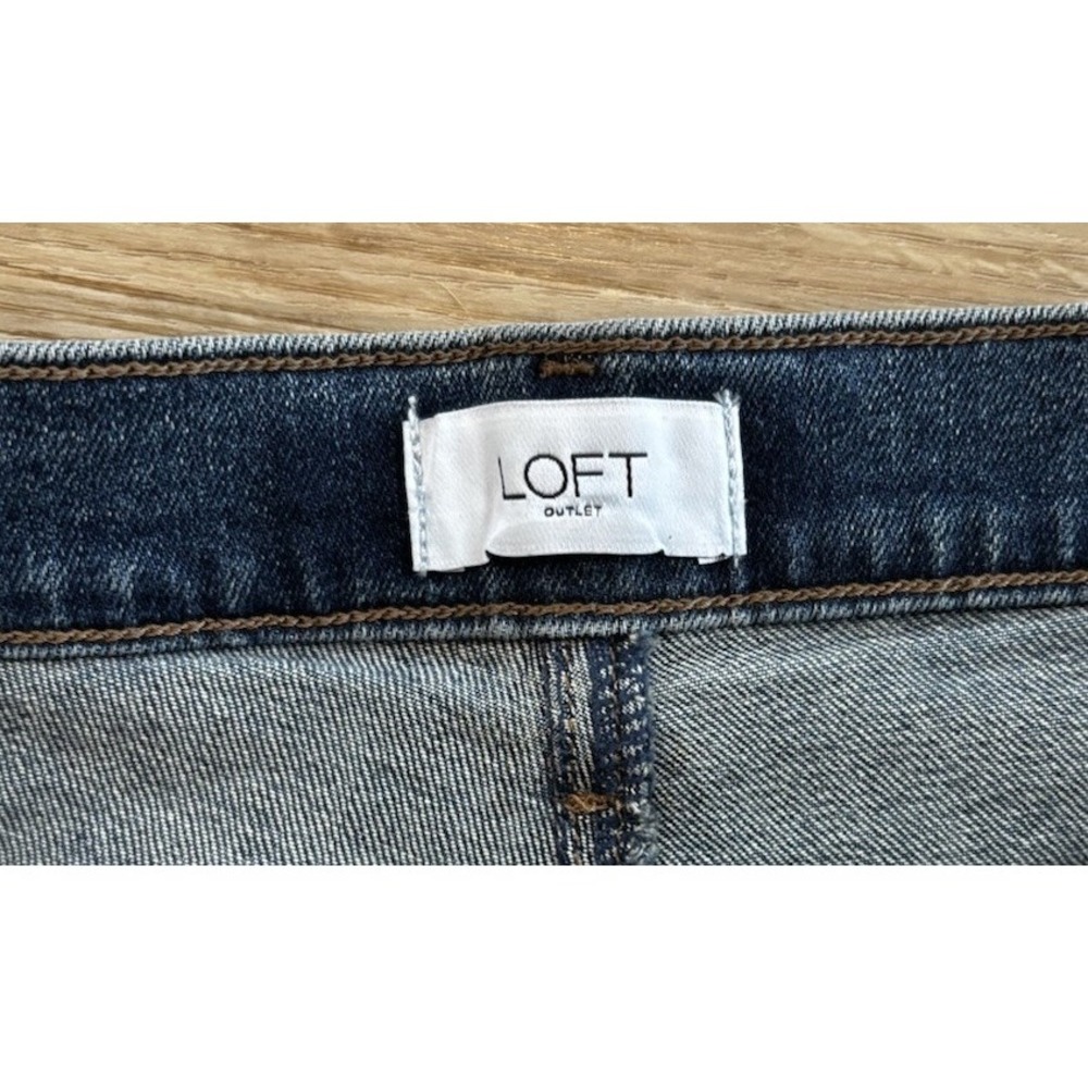NWT LOFT Outlet High Rise 6 Inch Short Denim Frayed Hem Women's Size 12 - Picture 2 of 8